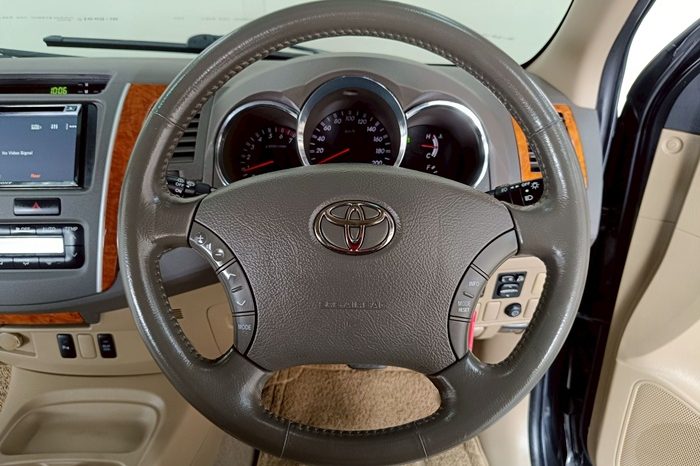 TOYOTA 2WD 2010 2.7V AT FORTUNER BLACK  2814 full