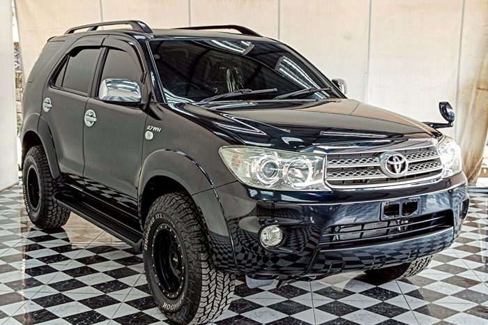 TOYOTA 2WD 2010 2.7V AT FORTUNER BLACK  2814 full