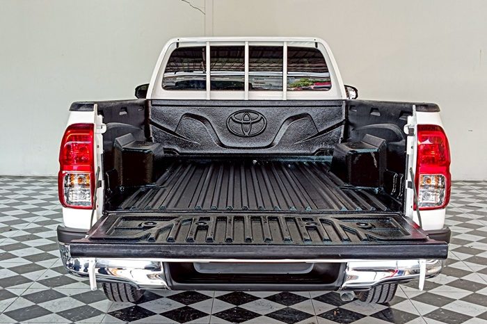 REVO 2WD 2020 2.4J MT STANDARD WHITE  330 full