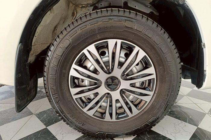 REVO 2WD 2020 2.4J MT STANDARD WHITE  330 full