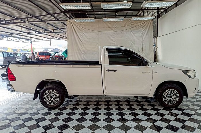 REVO 2WD 2020 2.4J MT STANDARD WHITE  330 full