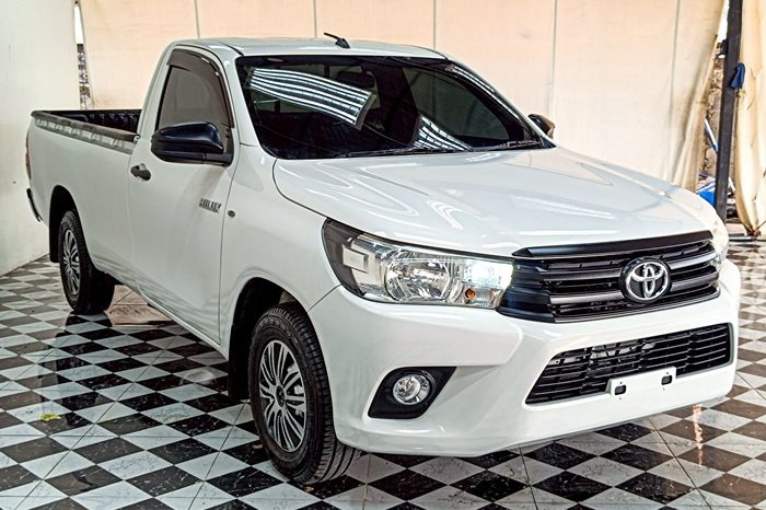 REVO 2WD 2020 2.4J MT STANDARD WHITE  330 full