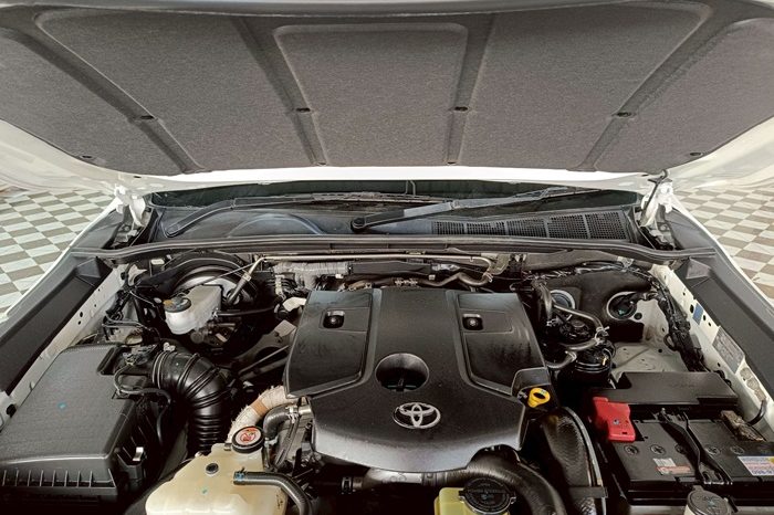 REVO 2WD 2020 2.4J MT STANDARD WHITE  330 full