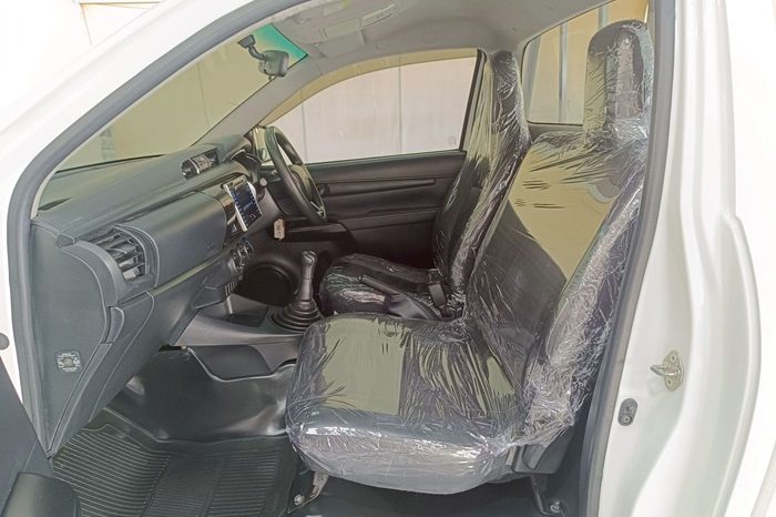 REVO 2WD 2020 2.4J MT STANDARD WHITE  330 full