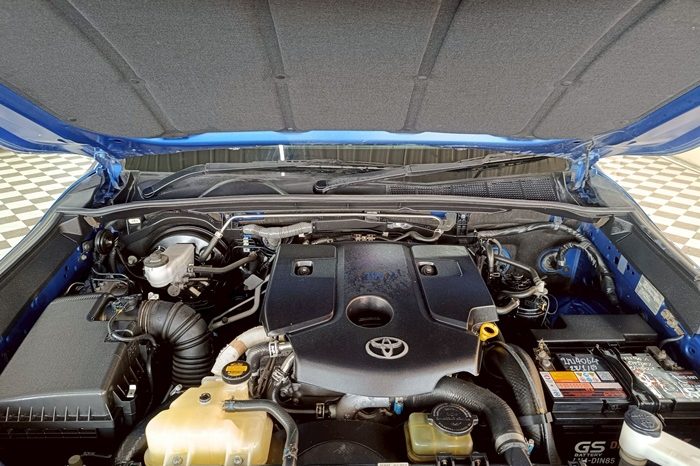 REVO 4WD 2016 2.8G MT SMART CAB BLUE  4064 full