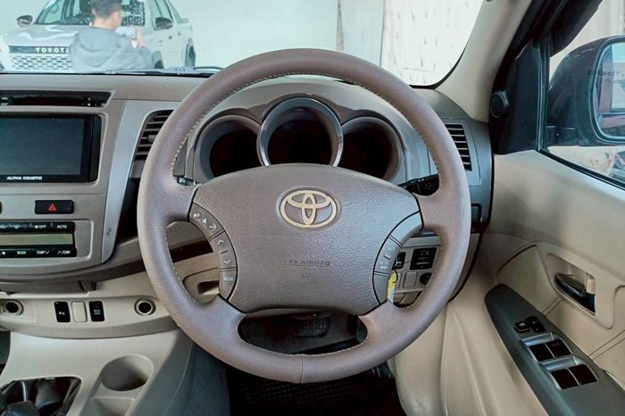 TOYOTA 4WD 2006 2.7V AT FORTUNER BLACK  4303 full