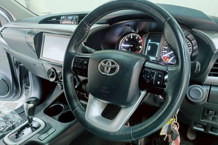 REVO 2WD 2020 2.4MID AT DOUBLE CAB WHITE  4348 full