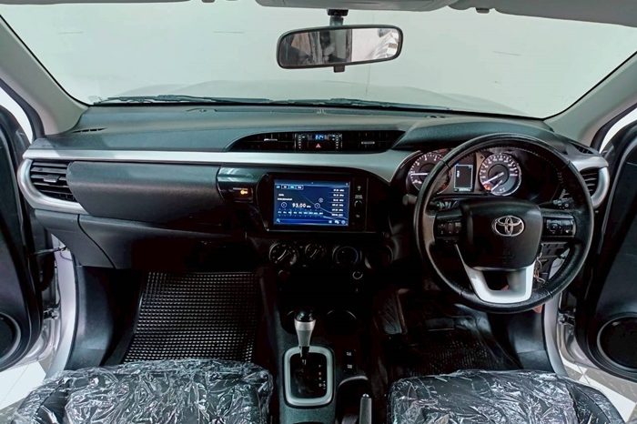 REVO 2WD 2020 2.4MID AT DOUBLE CAB WHITE  4348 full