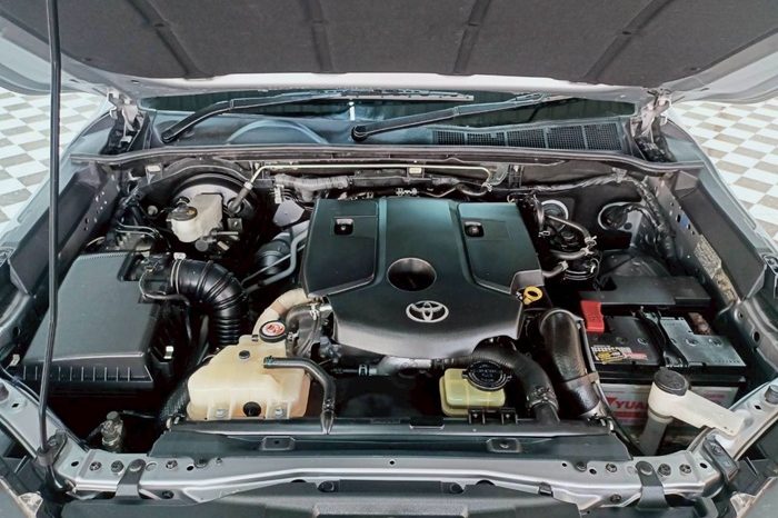 REVO 2WD 2020 2.4MID AT DOUBLE CAB WHITE  4348 full