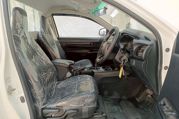 REVO 2WD 2019 2.4J MT STANDARD WHITE  4479 full