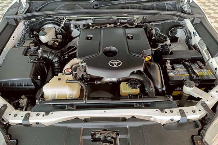 REVO 2WD 2019 2.4J MT STANDARD WHITE  4479 full