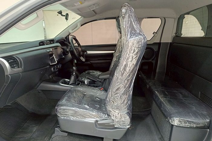 REVO 4WD 2022 2.4E MT SMART CAB SILVER  5052 full