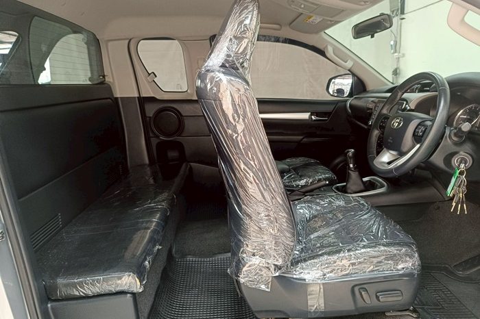 REVO 4WD 2022 2.4E MT SMART CAB SILVER  5052 full