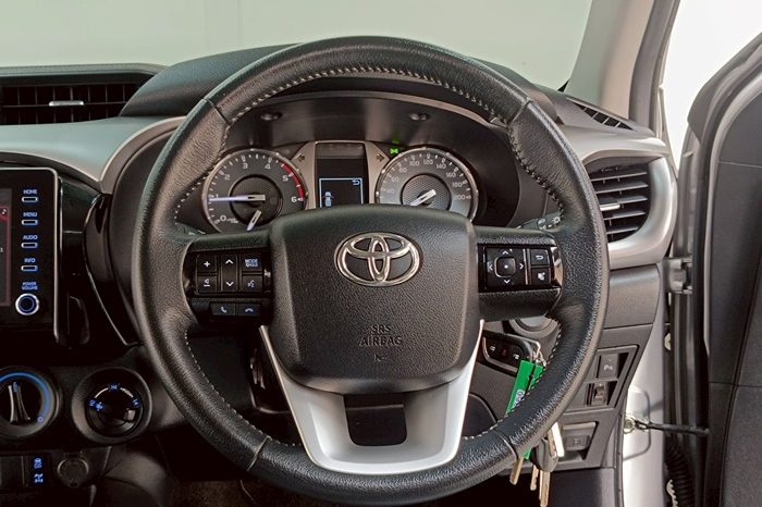 REVO 4WD 2022 2.4E MT SMART CAB SILVER  5052 full