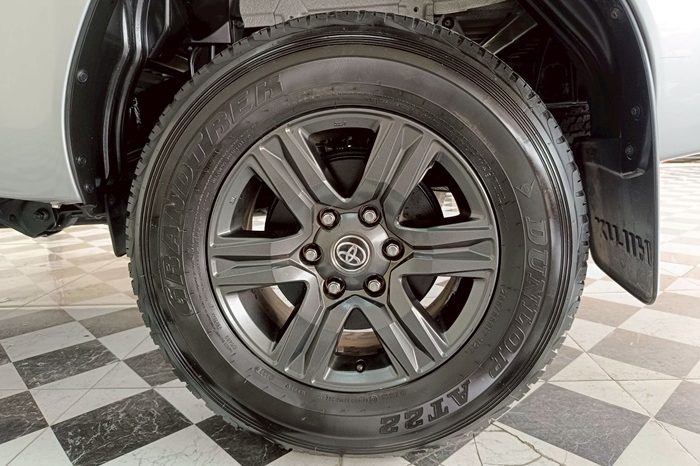 REVO 4WD 2022 2.4E MT SMART CAB SILVER  5052 full