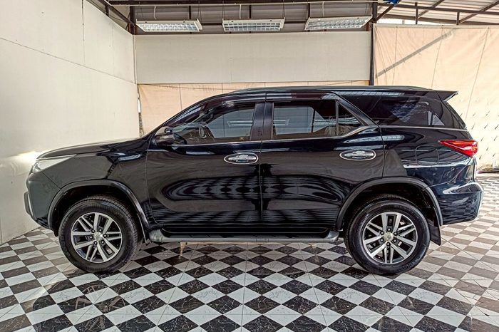 TOYOTA 2WD 2018 2.4V AT FORTUNER BLACK  5179 full
