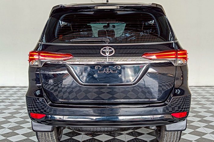 TOYOTA 2WD 2018 2.4V AT FORTUNER BLACK  5179 full