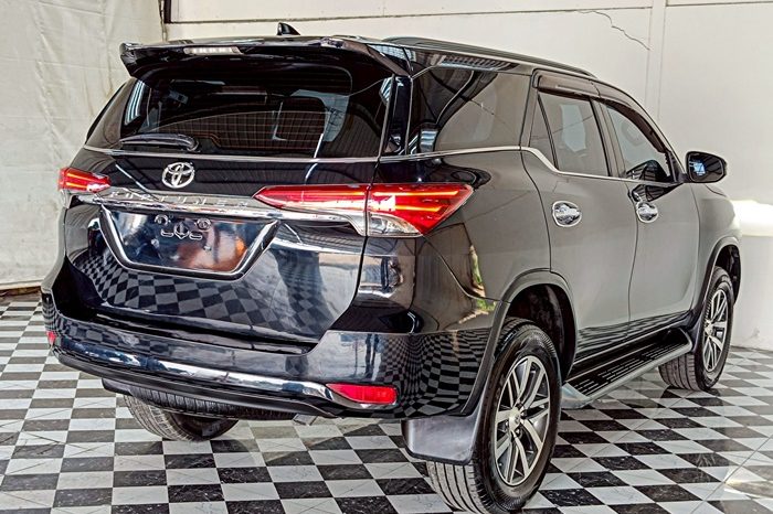 TOYOTA 2WD 2018 2.4V AT FORTUNER BLACK  5179 full