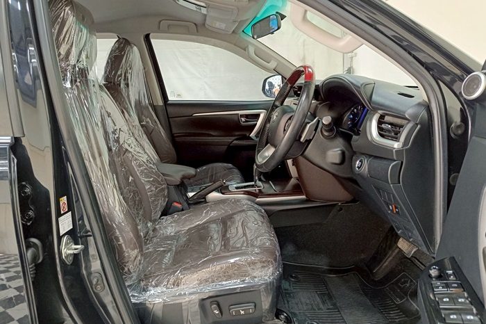 TOYOTA 2WD 2018 2.4V AT FORTUNER BLACK  5179 full