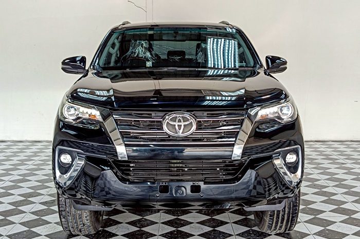 TOYOTA 2WD 2018 2.4V AT FORTUNER BLACK  5179 full