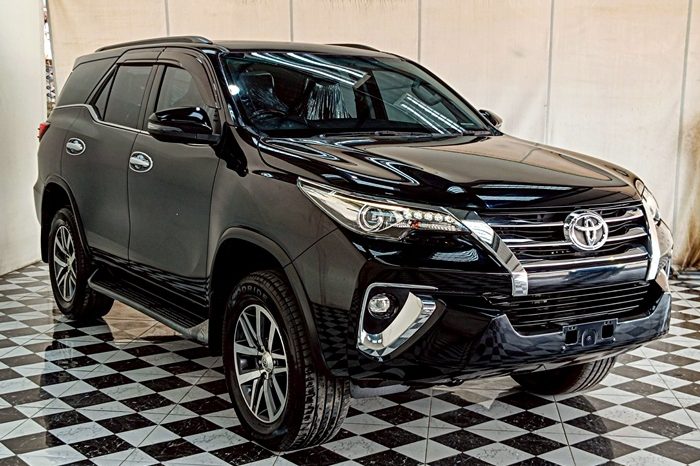 TOYOTA 2WD 2018 2.4V AT FORTUNER BLACK  5179 full