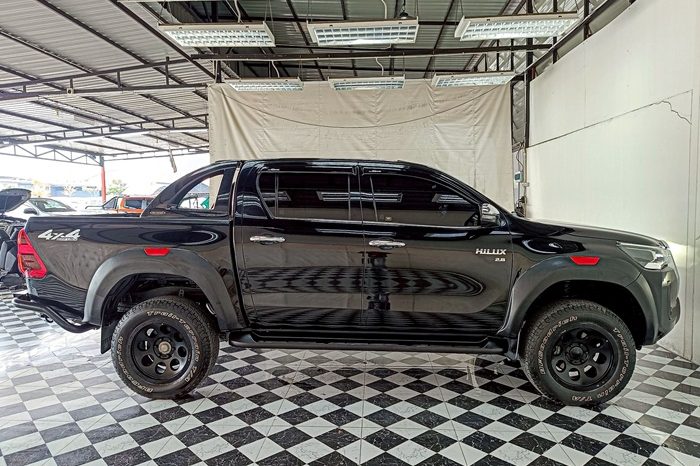 REVO 4WD 2020 2.8G AT DOUBLE CAB BLACK  5618 full