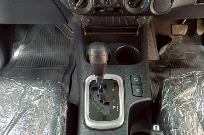 REVO PRE 2021 2.4 ENTRY AT SMART CAB WHITE  6230 full