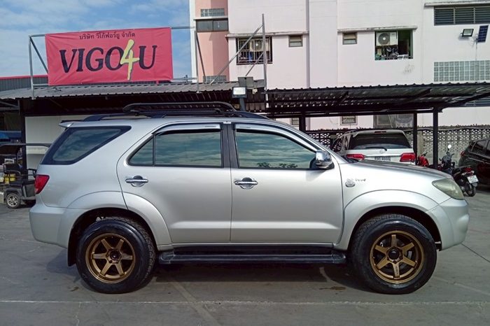 TOYOTA 4WD 2006 2.7V AT FORTUNER SILVER  7486 full