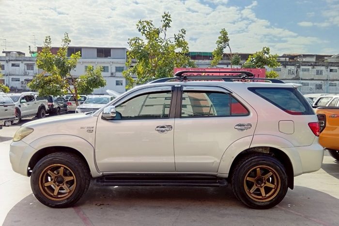 TOYOTA 4WD 2006 2.7V AT FORTUNER SILVER  7486 full