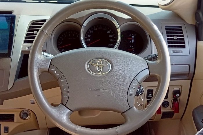 TOYOTA 4WD 2006 2.7V AT FORTUNER SILVER  7486 full