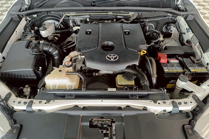 REVO 2WD 2019 2.4J MT STANDARD WHITE  7648 full