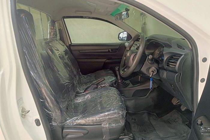 REVO 2WD 2019 2.4J MT STANDARD WHITE  7648 full