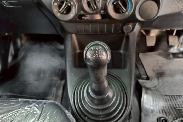 REVO 2WD 2019 2.4J MT STANDARD WHITE  7648 full