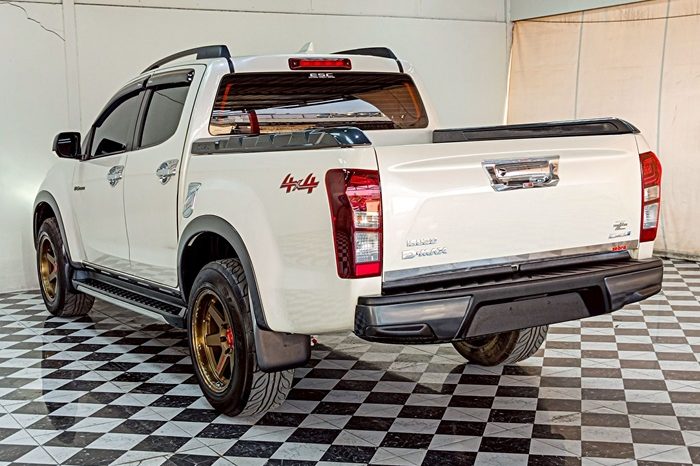 ISUZU 4WD 2019 3.0 AT DOUBLE CAB WHITE  8732 full