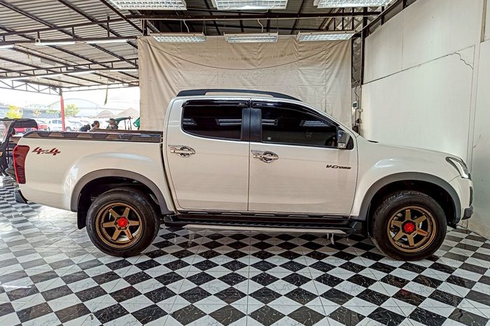 ISUZU 4WD 2019 3.0 AT DOUBLE CAB WHITE  8732 full