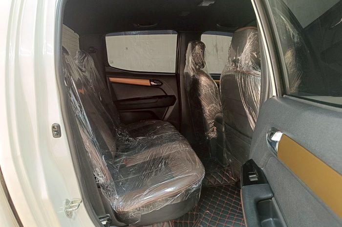 ISUZU 4WD 2019 3.0 AT DOUBLE CAB WHITE  8732 full