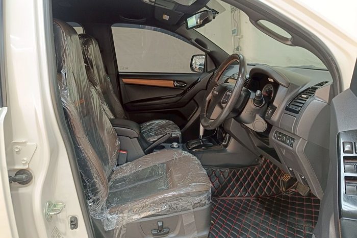 ISUZU 4WD 2019 3.0 AT DOUBLE CAB WHITE  8732 full