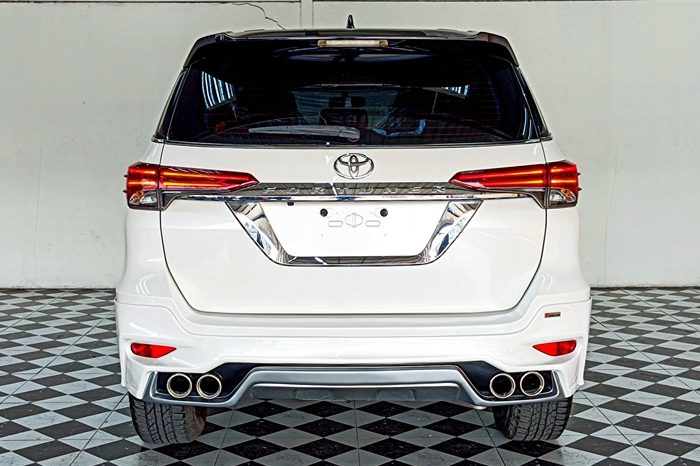 TOYOTA 2WD 2015 2.7V AT FORTUNER WHITE  909 full