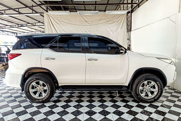 TOYOTA 2WD 2015 2.7V AT FORTUNER WHITE  909 full
