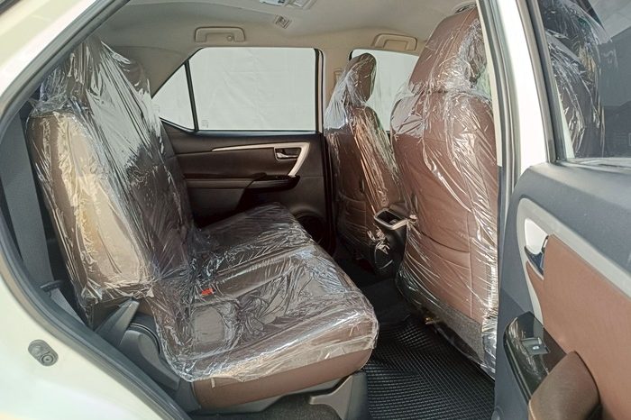 TOYOTA 2WD 2015 2.7V AT FORTUNER WHITE  909 full