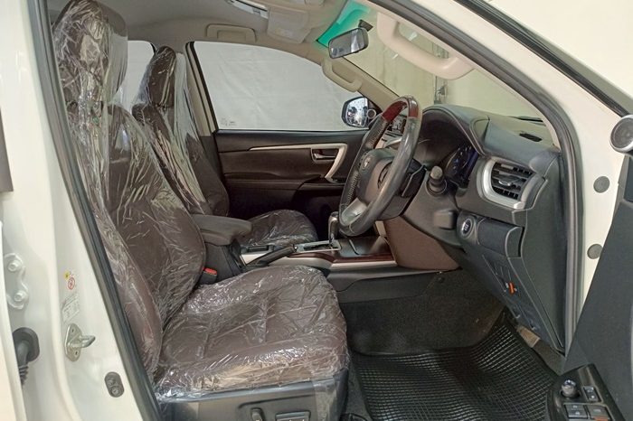 TOYOTA 2WD 2015 2.7V AT FORTUNER WHITE  909 full