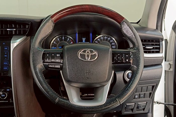 TOYOTA 2WD 2015 2.7V AT FORTUNER WHITE  909 full