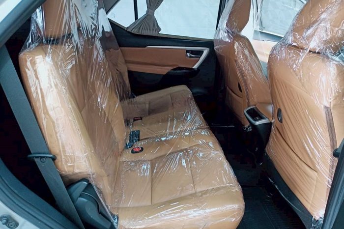 TOYOTA 4WD 2019 2.8V AT FORTUNER SILVER  9230 full