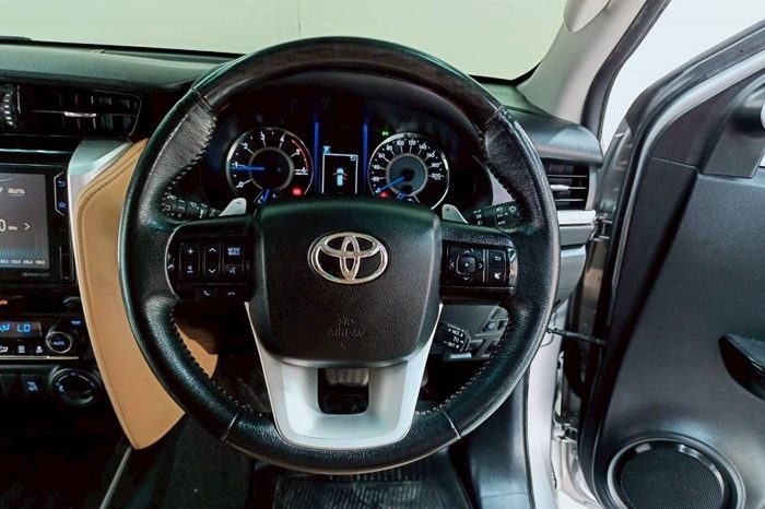 TOYOTA 4WD 2019 2.8V AT FORTUNER SILVER  9230 full