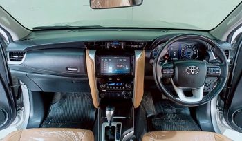 TOYOTA 4WD 2019 2.8V AT FORTUNER SILVER  9230 full