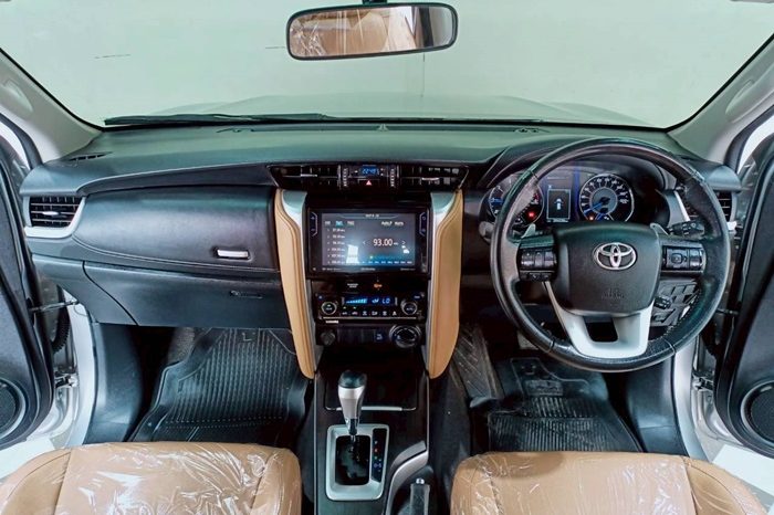 TOYOTA 4WD 2019 2.8V AT FORTUNER SILVER  9230 full