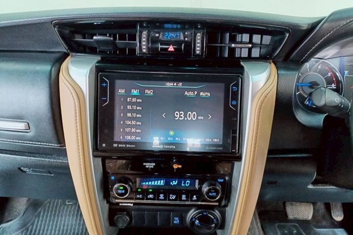 TOYOTA 4WD 2019 2.8V AT FORTUNER SILVER  9230 full