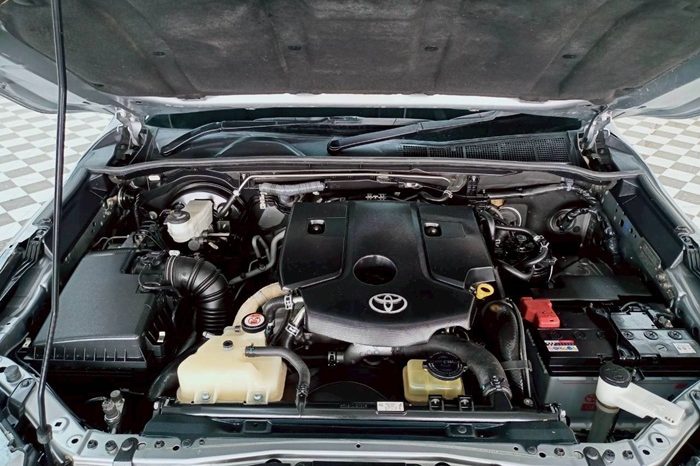 TOYOTA 4WD 2019 2.8V AT FORTUNER SILVER  9230 full