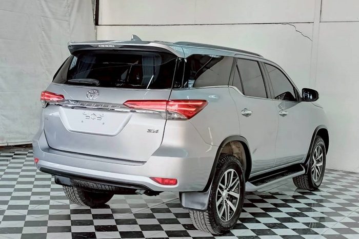 TOYOTA 4WD 2019 2.8V AT FORTUNER SILVER  9230 full