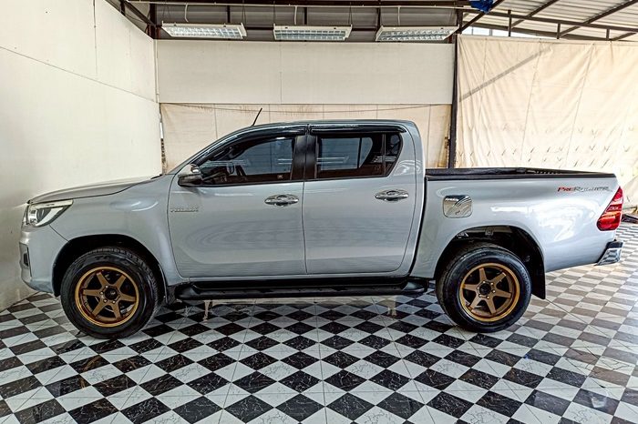 REVO PRE 2018 2.4E AT DOUBLE CAB SILVER  9359 full